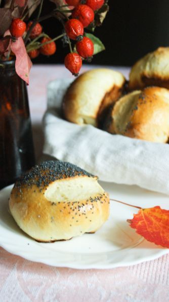 Булки с маковой посыпкой